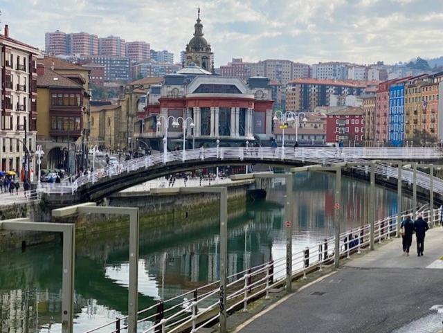 Piso De Diseno Con Vistas A La Ria. Apartment Билбао Екстериор снимка